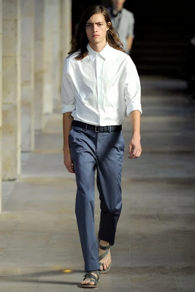 Look 15